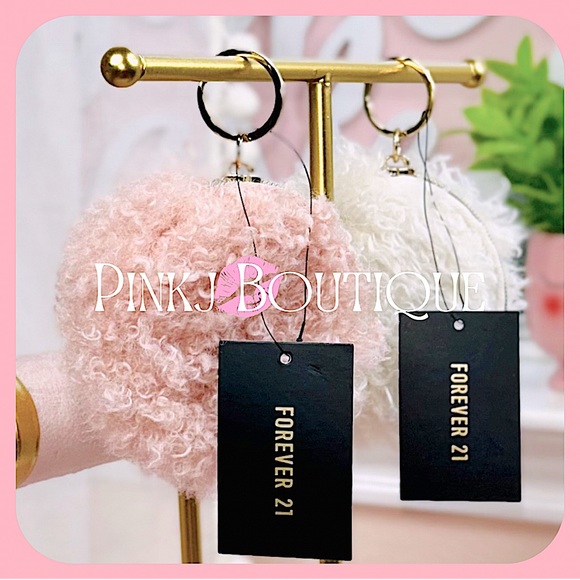 ππ{Forever 21} Lovely Pink | Cream Faux Fur Shearling Coin Purses Bundle! - Picture 3 of 5